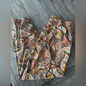 One by Chapter One Paisley Boho Jogger pant, size medium.
